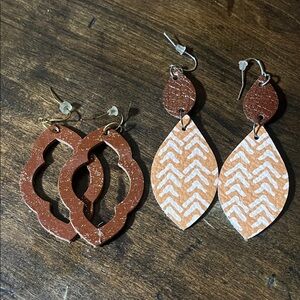 Brown and White Patterned Earrings Set